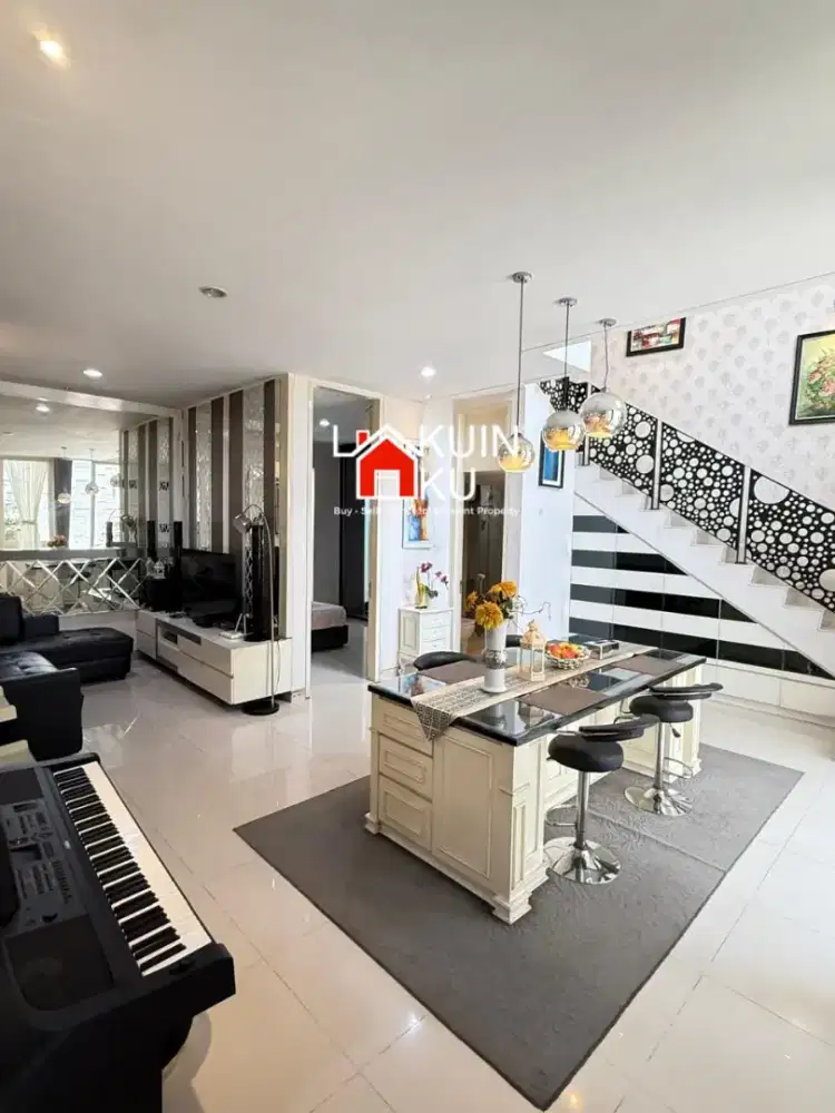 Dijual Rumah Mewah Modern Minimalis Pakuwon City,Palm Beach,Jawa Timur