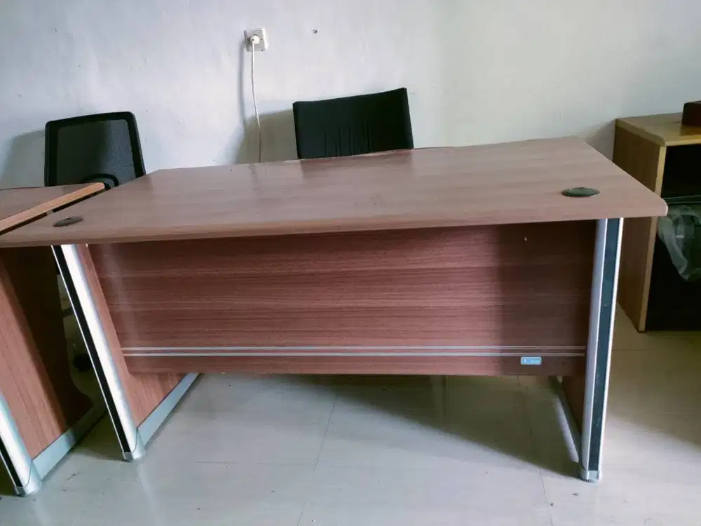 Meja Kantor / Meja Belajar Uno 140 cm