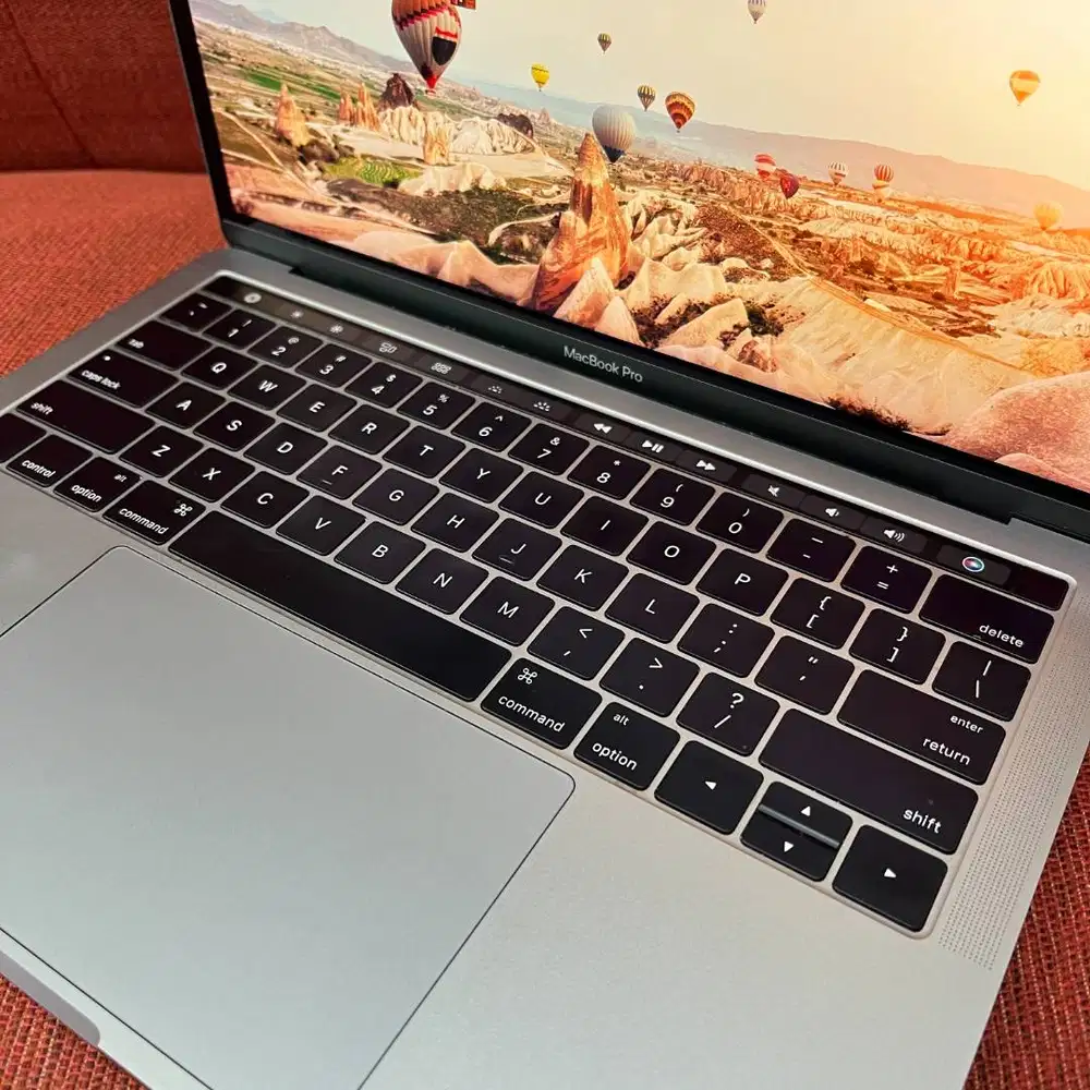 SALE MacBook Pro 13 inch 2017 Touchbar i7 RAM 16GB SSD 1TB
