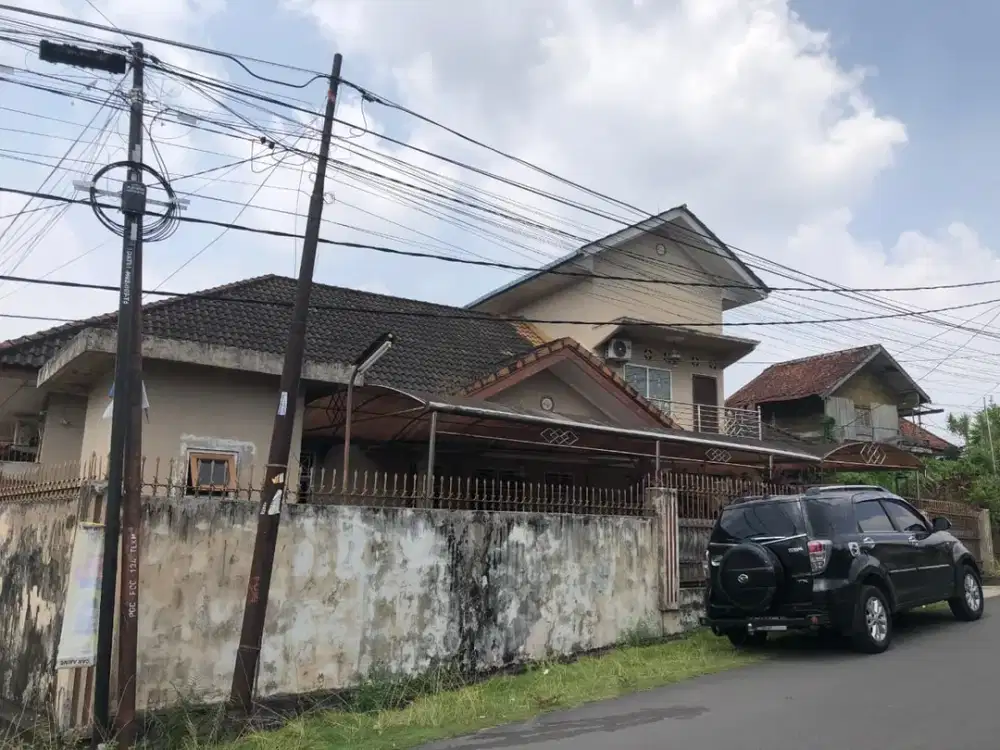 DIJUAL RUMAH HALAMAN LUAS TENGAH KOTA DEKAT JALAN JENDRAL SUDIRMAN PALEMBANG