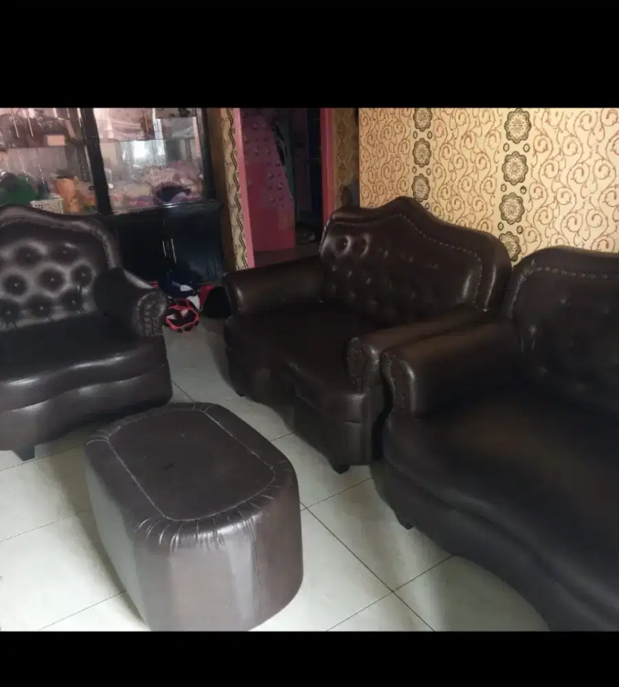 Jual sofa set dengan meja , bahan sintetis