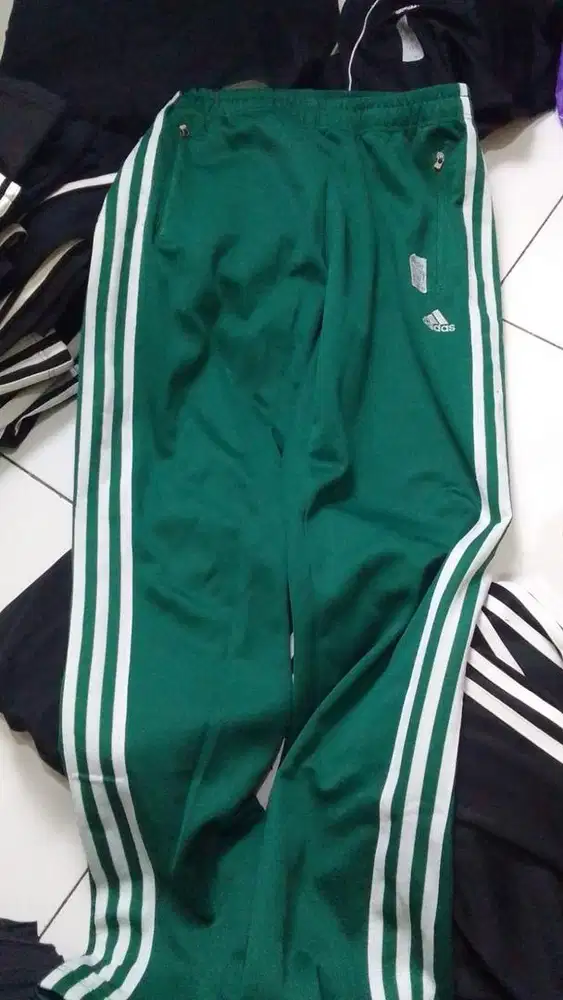 Celana Adidas Size L uk 33-34