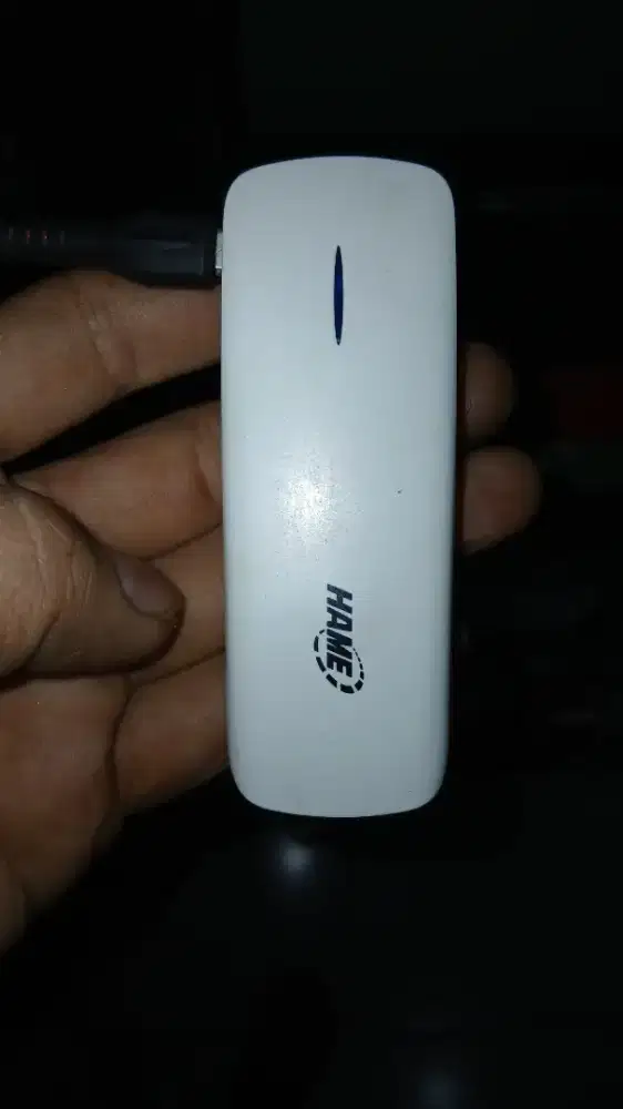HAME-A1 3G WI-FI ROUTER & 1800mAh POWER BANK