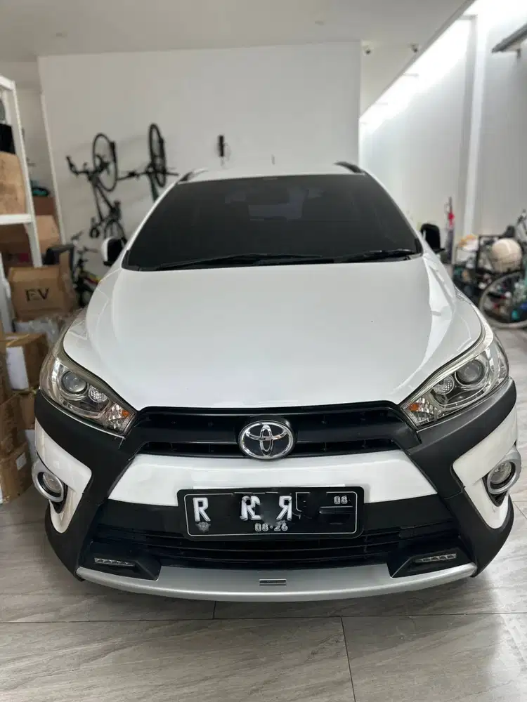 Toyota Yaris Heykers 1.5 AT 2017 Putih — Istimewa,Tangan Pertama,LowKM