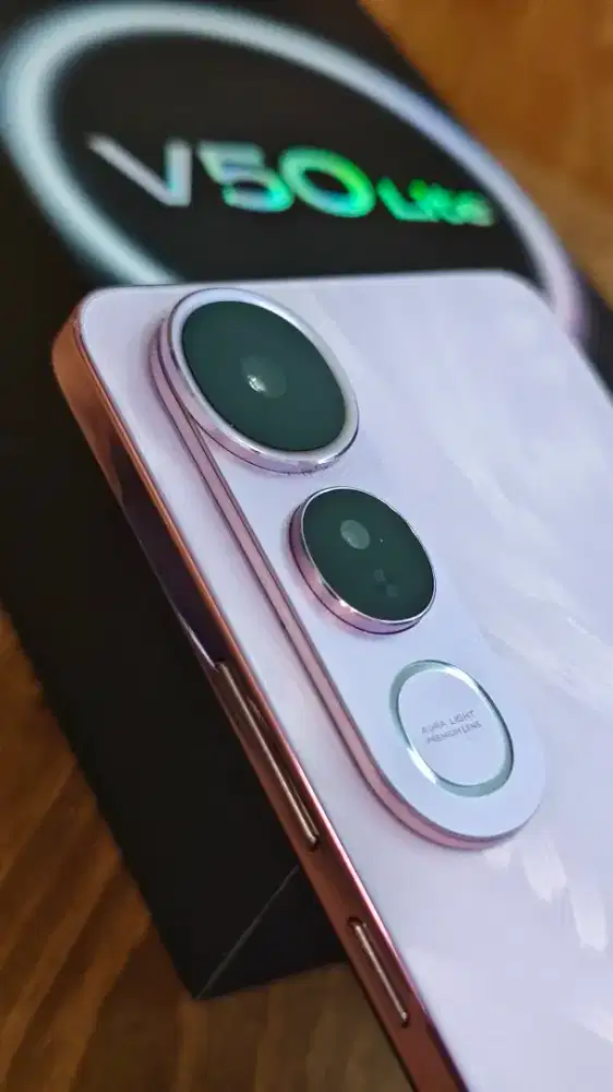 Vivo V50lite 4gb 8+8/256 second resmi Mei 2026