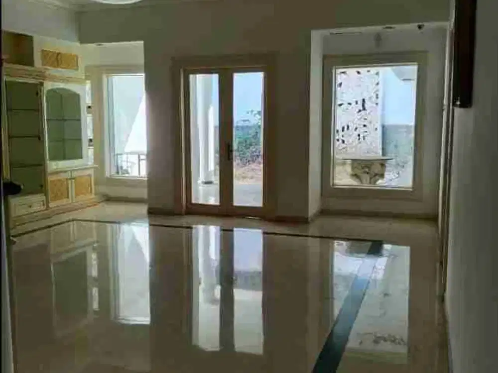 DISEWAKAN RUMAH COCOK UNTUK CAFE, RUMAH MAKAN, KANTOR SELANGKAH KE RAYA GUBENG