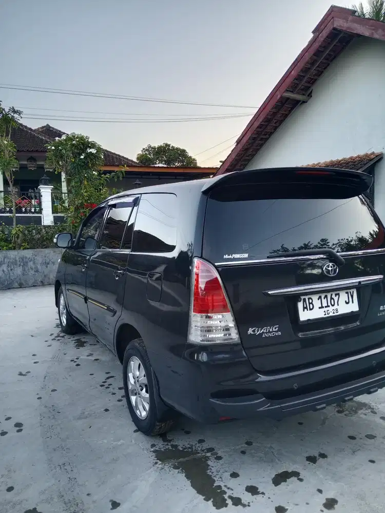 Toyota Kijang Innova 2010 Bensin