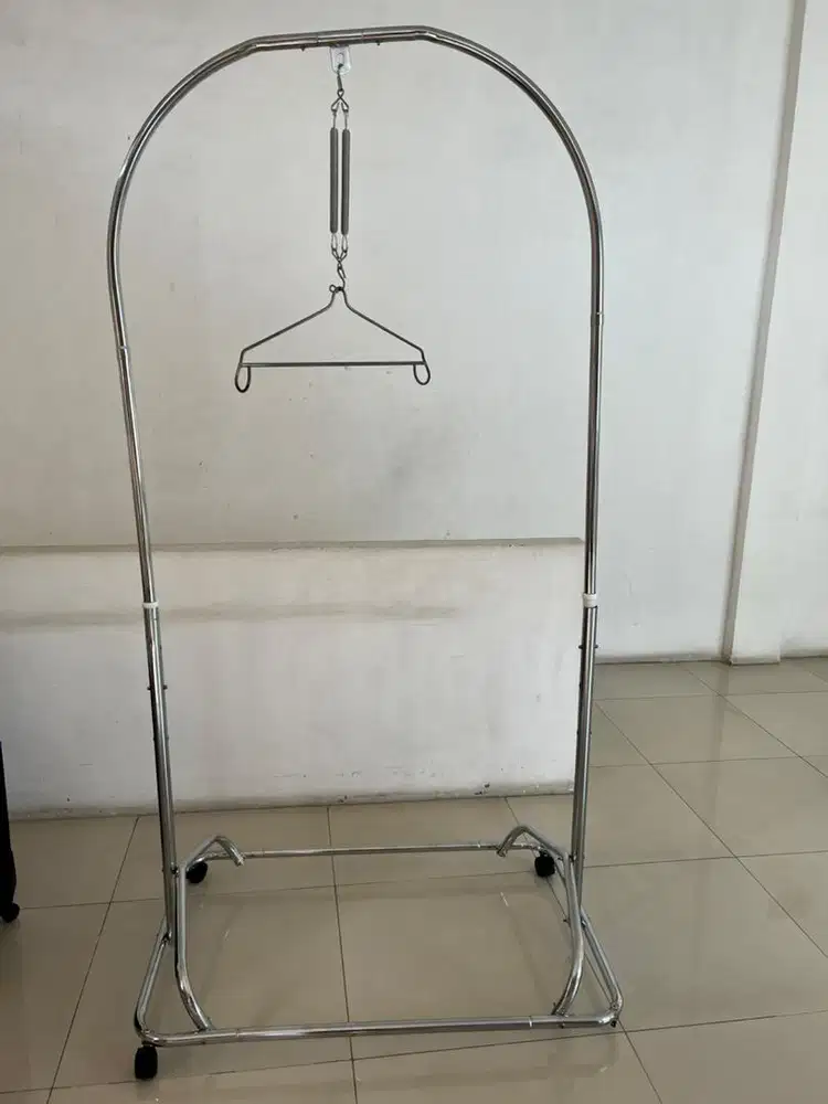 Tiang ayunan stenlis