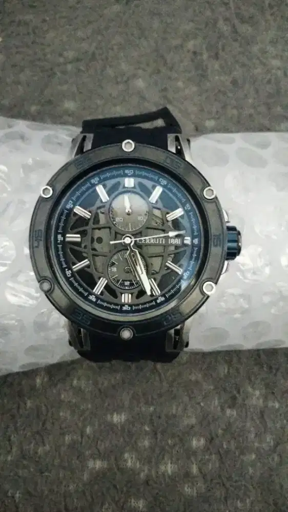 Jangan tangan analog Cerruti 1881 Velletri.