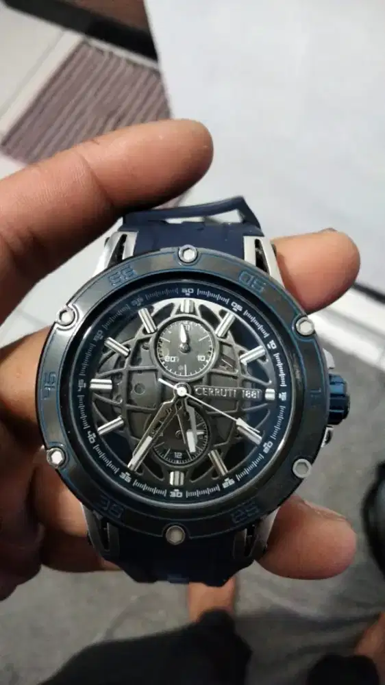 Jangan tangan analog Cerruti 1881 Velletri.
