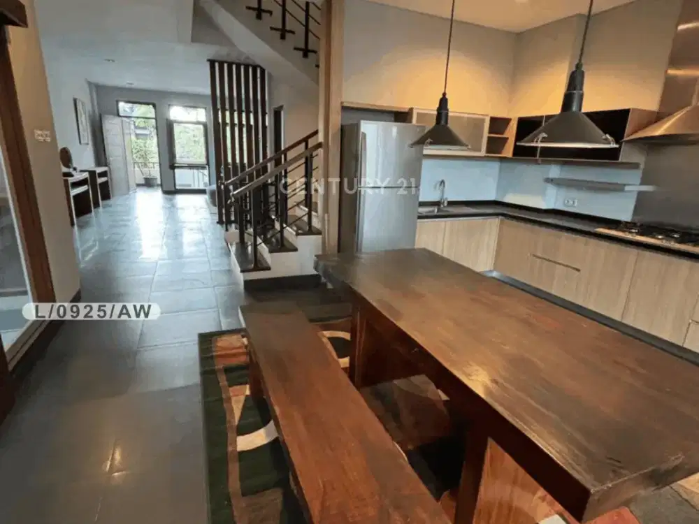 Rumah 3 Lantai Furnished Siap Huni Strategis Di Setraduta Bandung