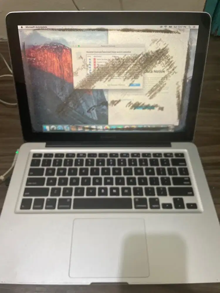 Dijual macbook Pro 2010