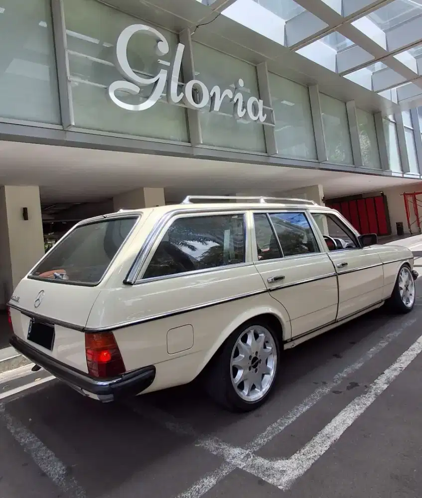 RARE. Mercedes Benz WAGON Mercy tiger boxer te 200te 230te