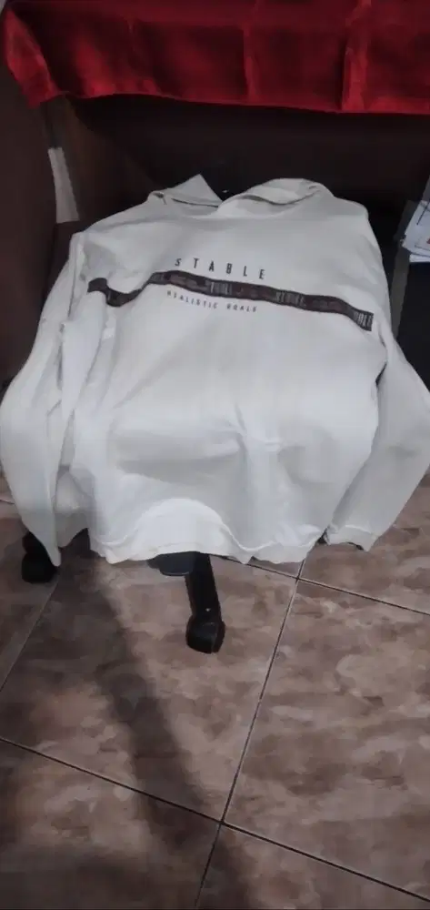 Sweater stable putih size M