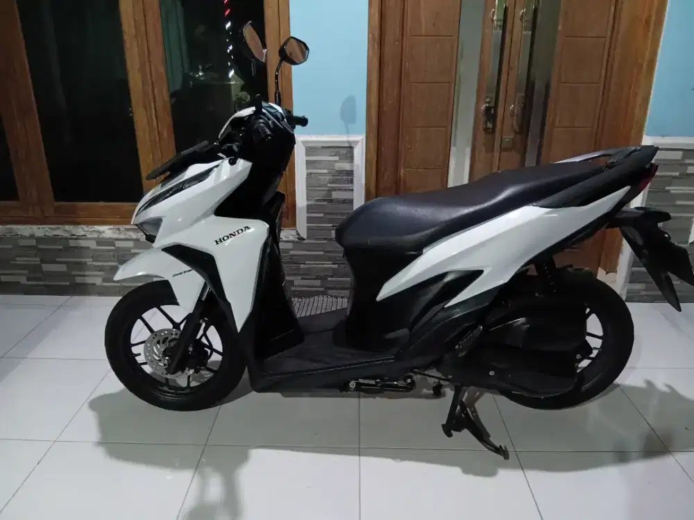 Vario 125 warna putih