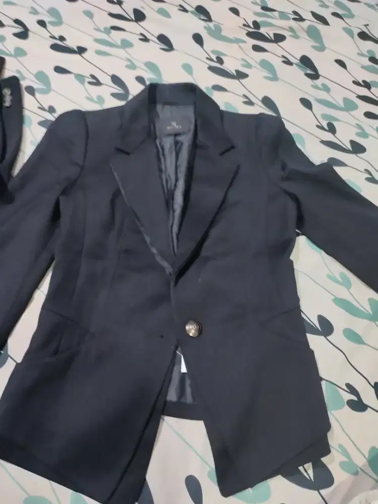 Blazer hitam kancing 1