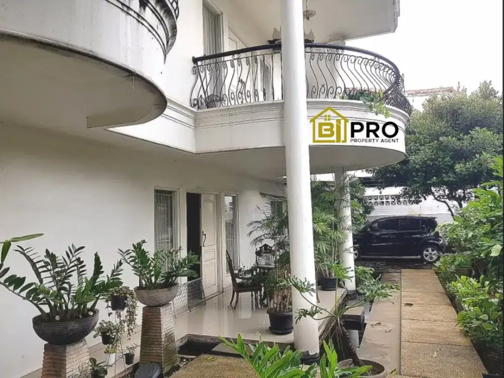 DiJual Cepat! Rumah dengan parkiran luas di Kayumanis Matraman Jaktim