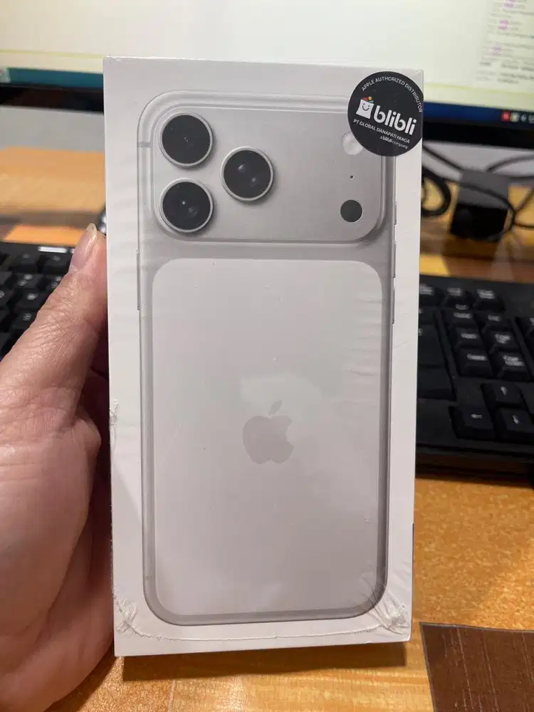 Baru...IPhone 17 Pro Max 256Gb Garansi Resmi (Warna : Silver)