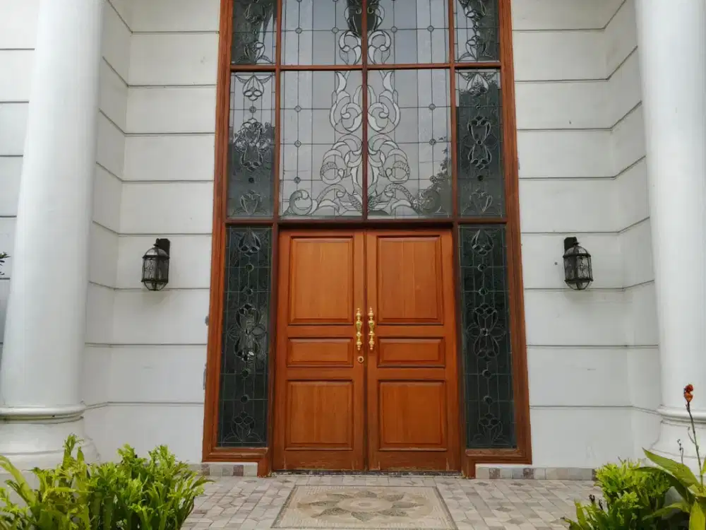 Rumah Mewah Hoek + Pool + Full Furnished Batununggal Bandung