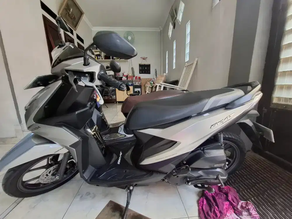 Beat ISS Deluxe Silver 110 cc