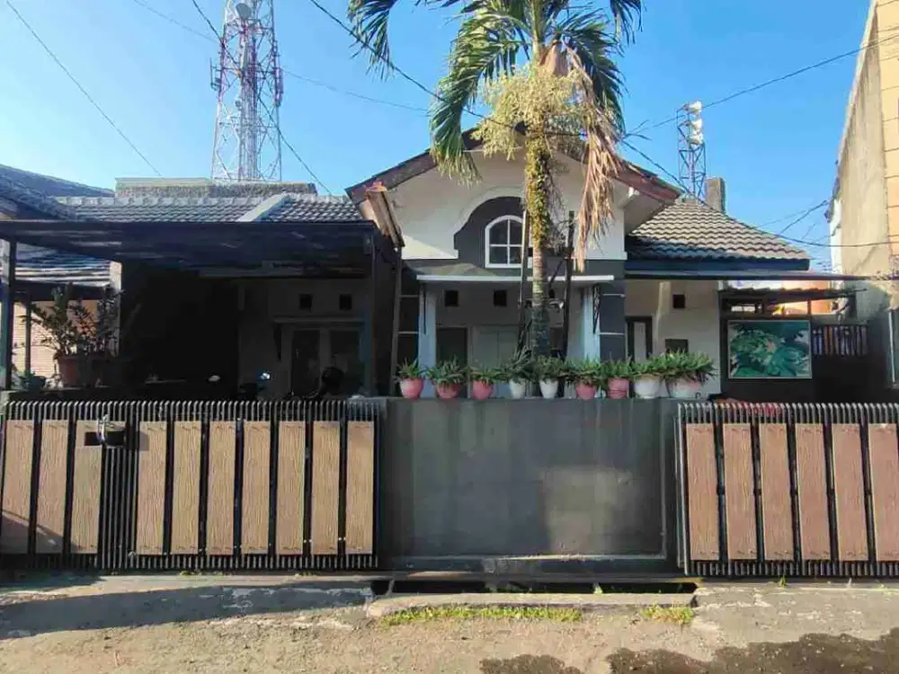 rumah di komplek Antapani cocok untuk tinggal keluarga kecil