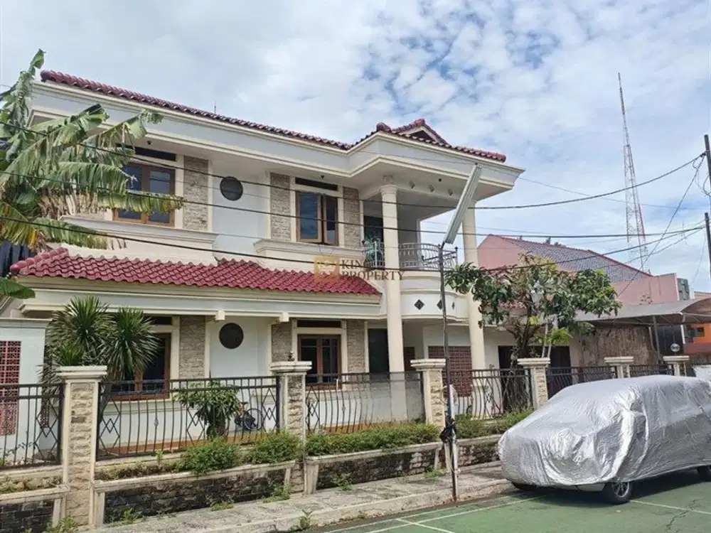 Halaman Luas Jual Rumah 2 Lt. Semifurnished Bagus Akses ke Tol Joglo Meruya, Stasiun Kembangan, Mall Puri Indah Rumah di Joglo Kembangan