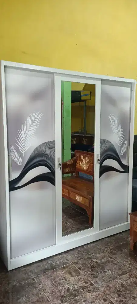 Lemari Besi 3Pintu, 2Pintu Dan 2 Set Springbed