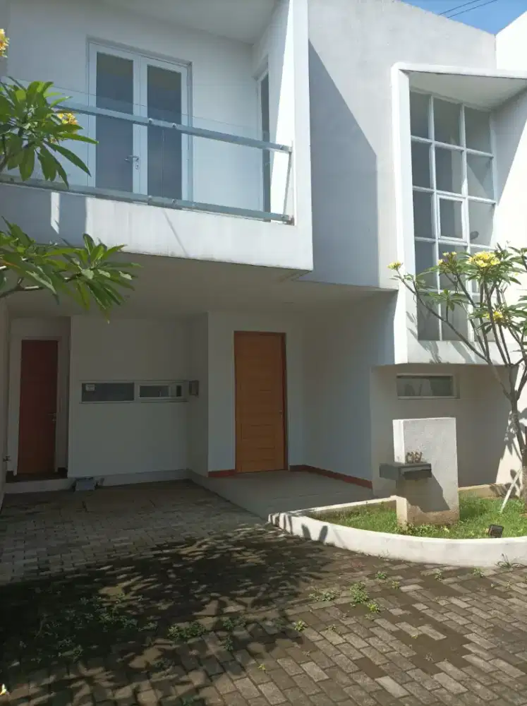 Rumah baru minimalis tengah kota