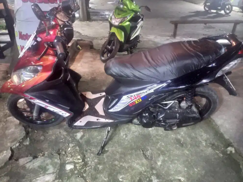 Di jual motor suzuki skydrive