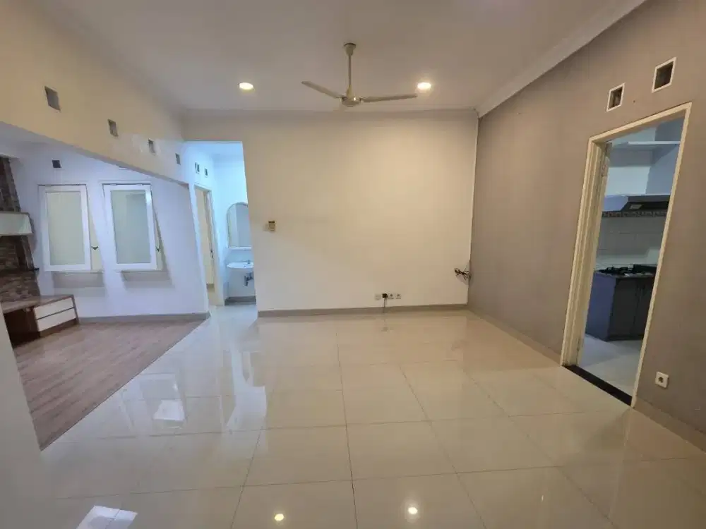 2,95M nego Jual Rumah Singgasana Pradana lt 180 lb 140 Bagus & Terawat