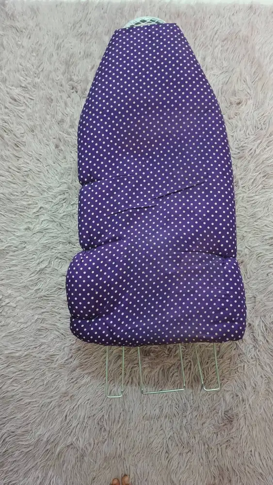 Meja setrika kaki pendek