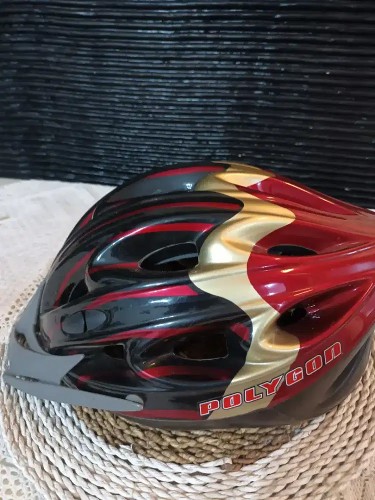Helm Sepeda Poligon