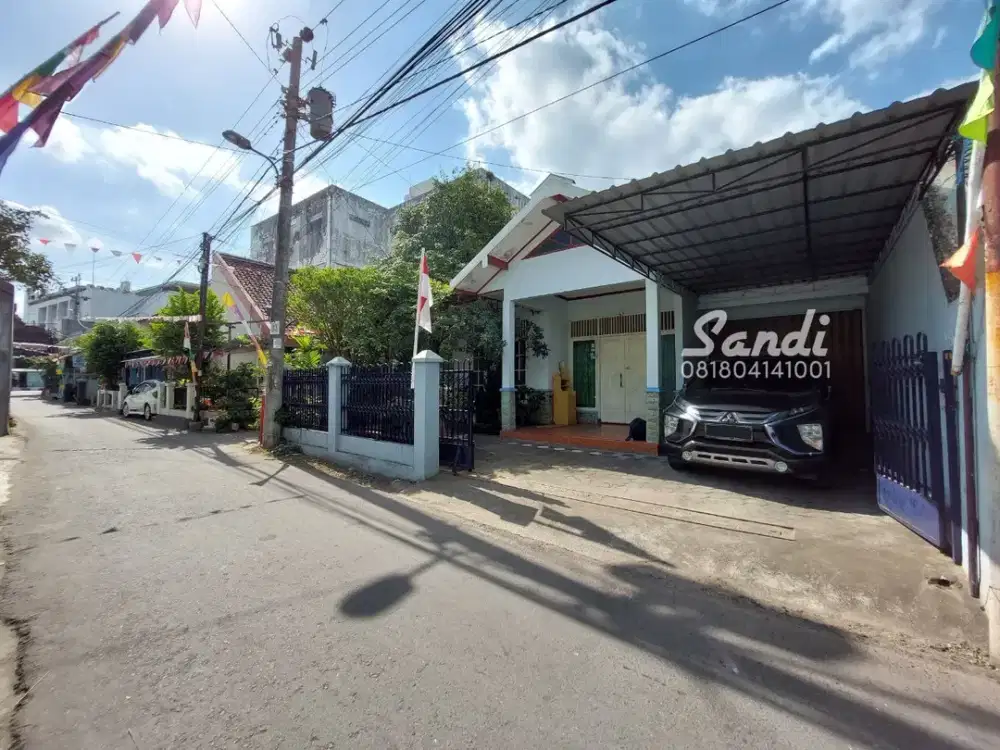 Rumah tepi Jalan Aspal daerah Karangwaru dekat UFO Elektronik