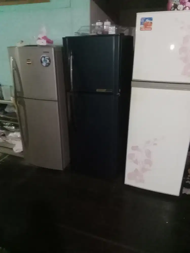 Kulkas 7 unit, pintu dua: 5 unit, pintu satu: 2 unit