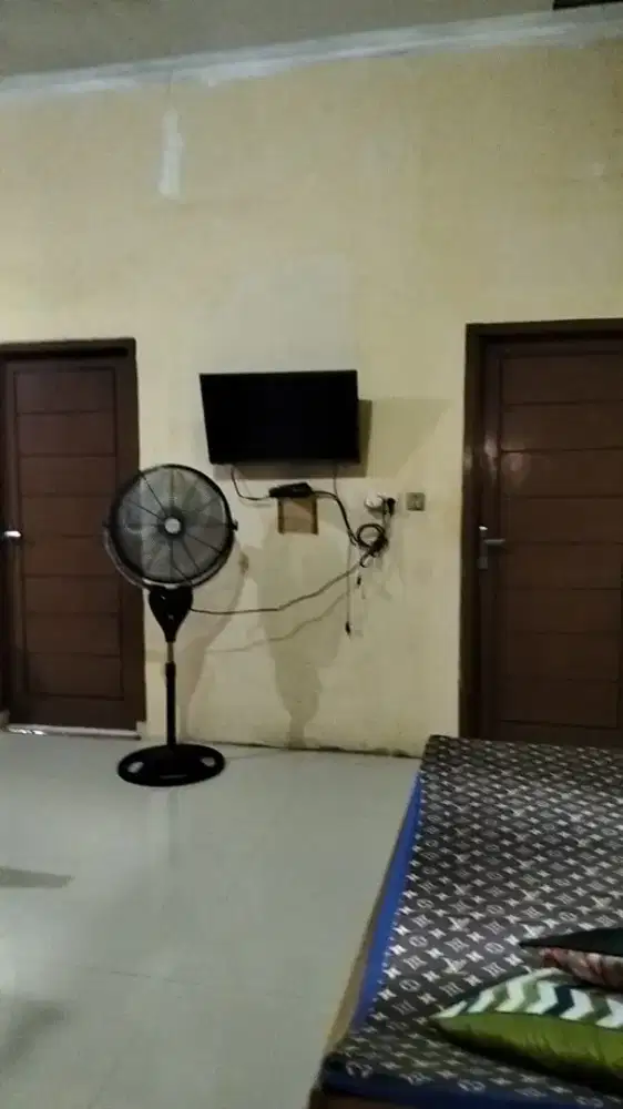 Tv sharp 32 inch plus breket dan settopbox