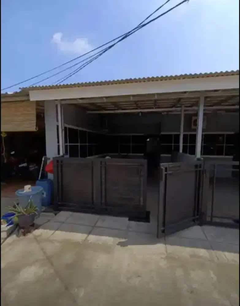 Di sewakan rumah petakan , ada carpot, Sudah terpasang AC,