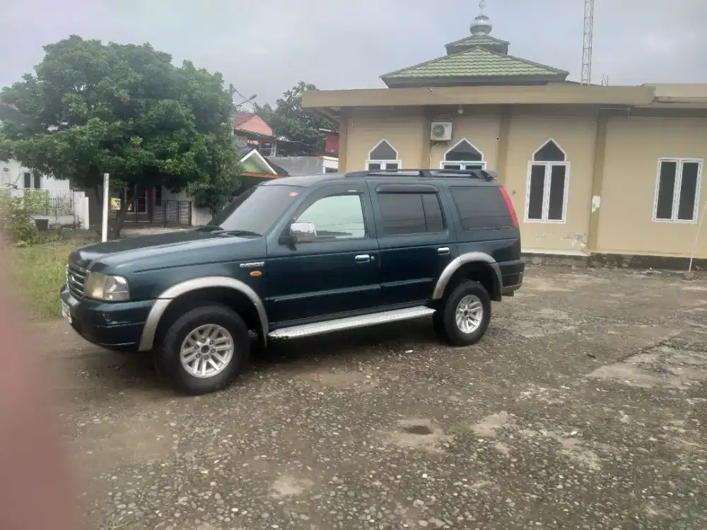 Ford everes 4x 2 tipe xlt