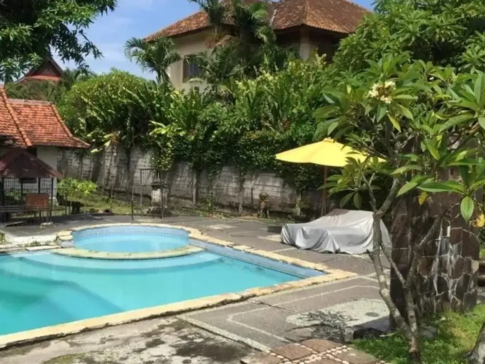 villa seharga tanah di jalan utama banjar kuwum, kerobokan