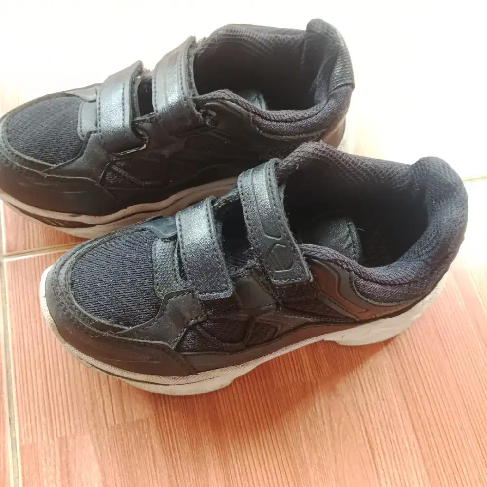 Sepatu bekas anak uk 31