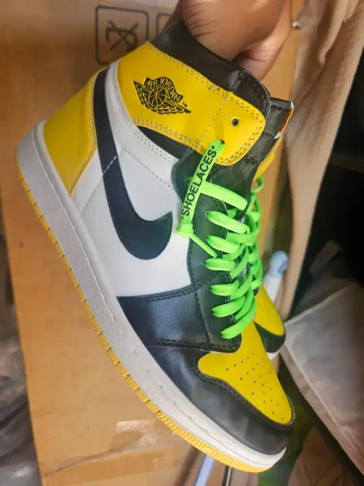 Air Jordan High Yellow Toe