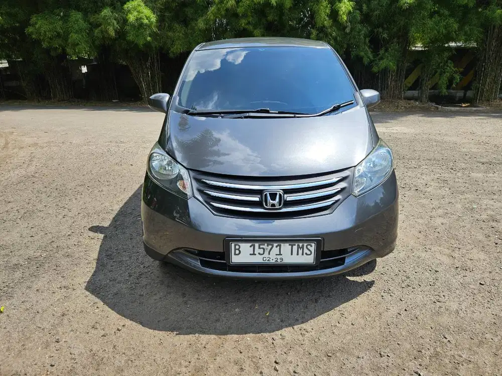 Honda Freed PSD Tahun 2010 Abu-abu Matic. Mobil Siap pakai bergaransi