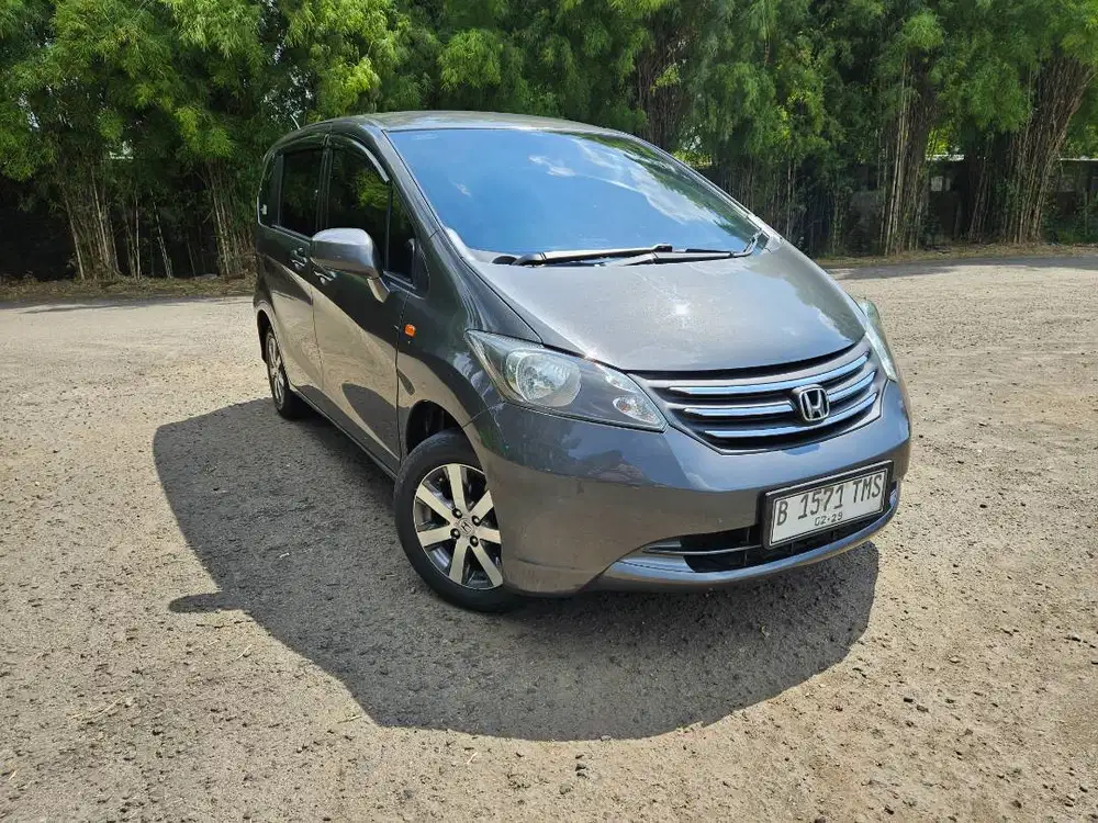 Honda Freed PSD Tahun 2010 Abu-abu Matic. Mobil Siap pakai bergaransi