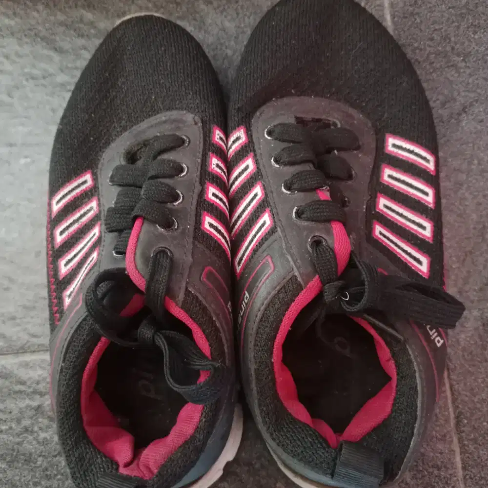 Sepatu bekas anak uk 36