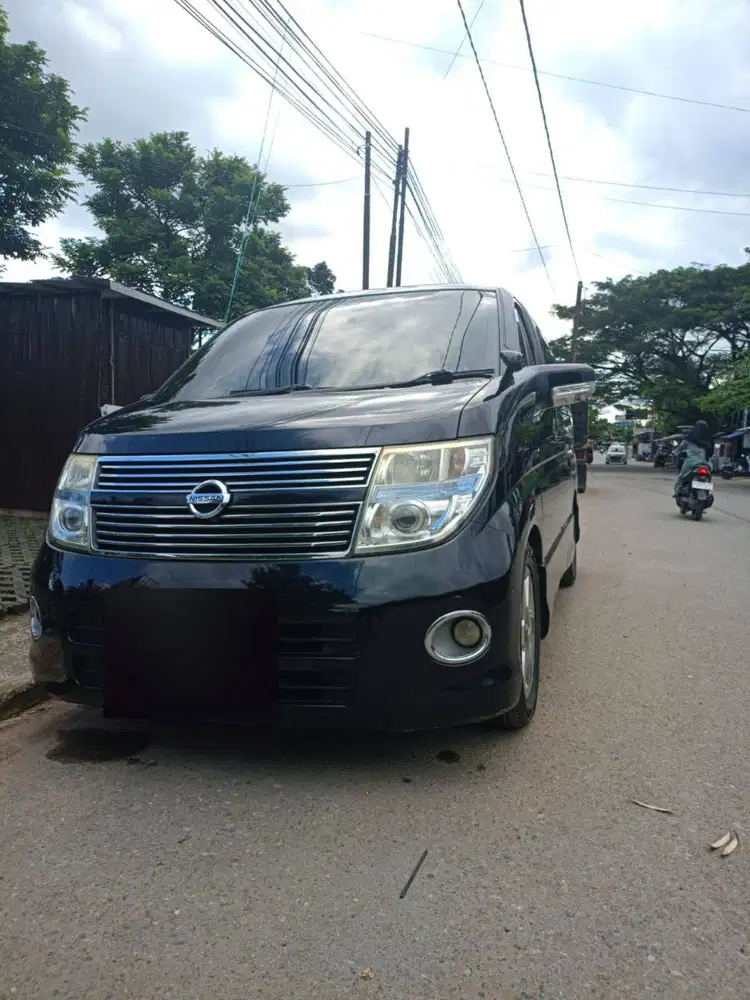 Mobil andalankeluarga Besar Mobil mewah fitur serba Otomatis