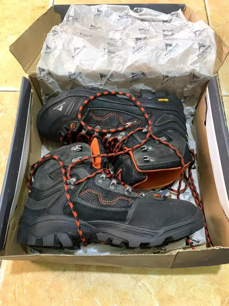 Sepatu Outdoor / Boots / Gunung Eiger