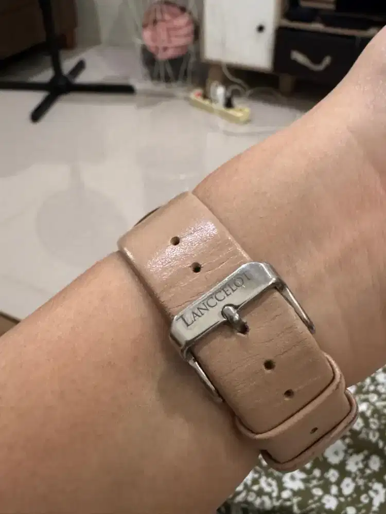 Dijual jam Lancelot dengan grip pink..