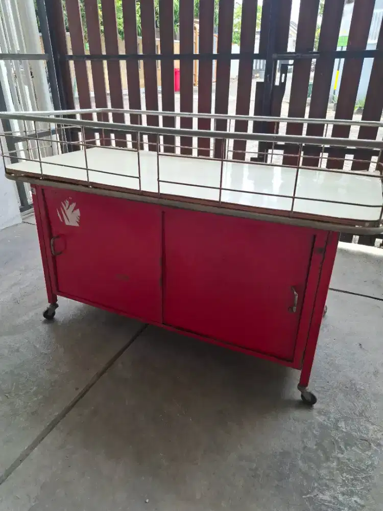 Keranjang besi jualan baju