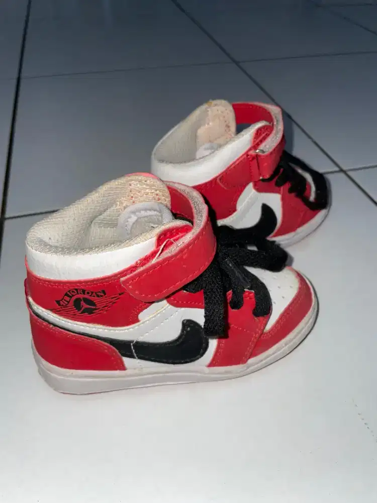 Preloved sepatu air jordan bayi size 20