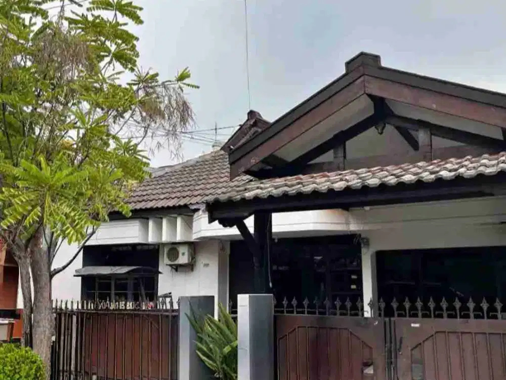 Dijual Rumah Bendul Merisi 
Luas Tanah 200 m²