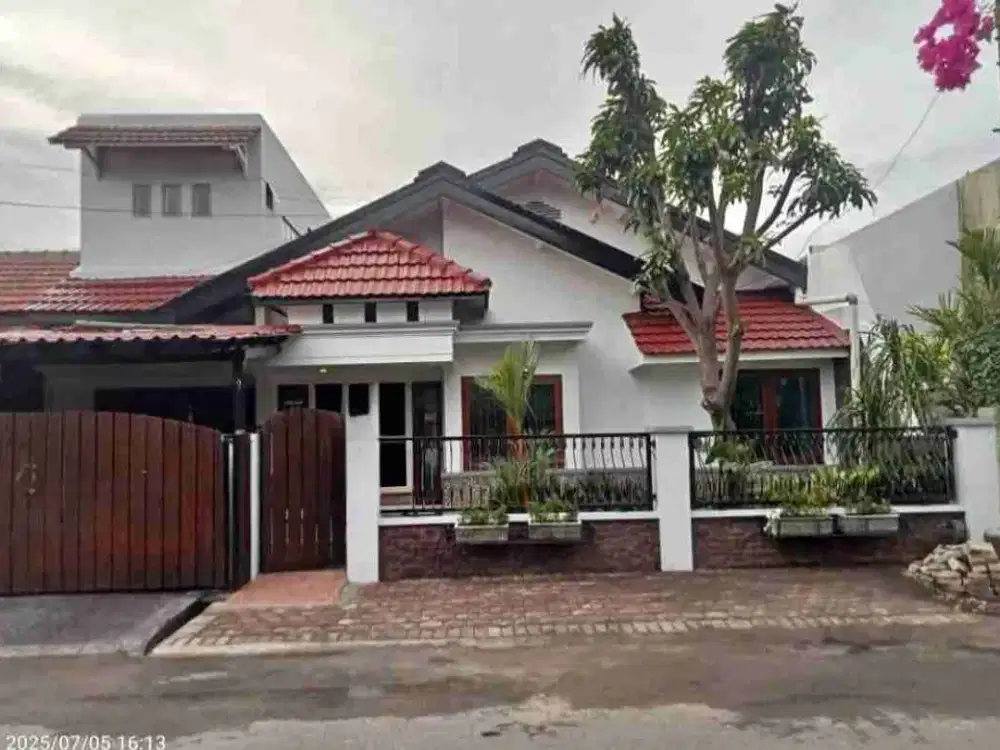 Dijual Rumah Pondok Nirwana 
Luas Tanah : 12x25 (300 m²)